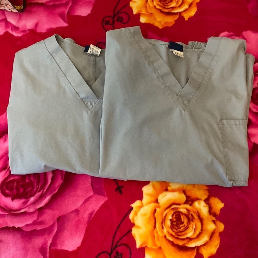 Cherokee Workwear Women's 3-Pocket V-Neck Scrub Top Lot of 2 Size Large